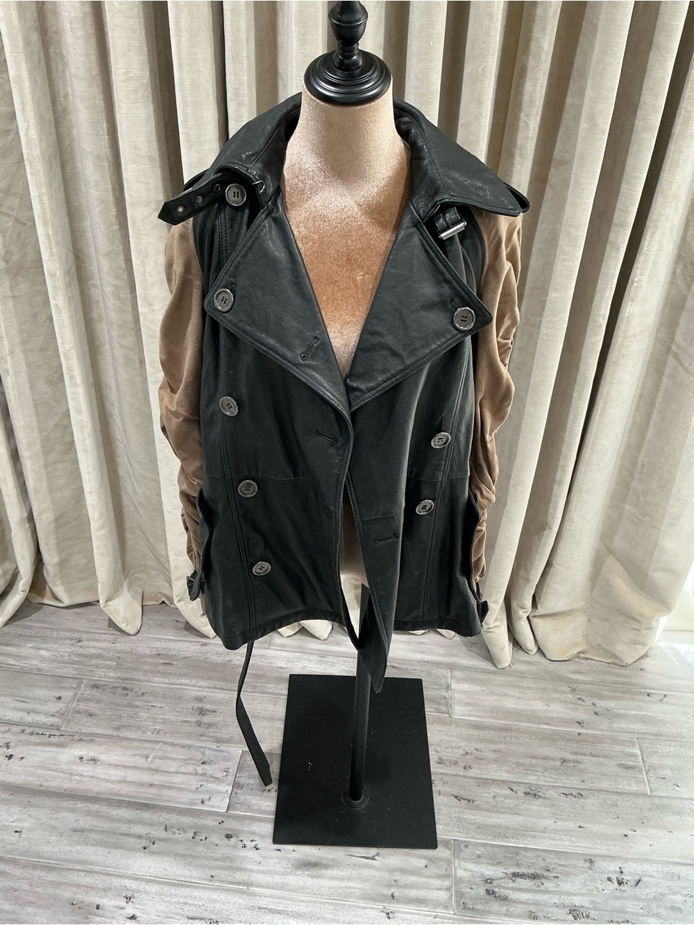 Burberry Black Leather Trench with Tan Sleeves - Picture 5 of 6